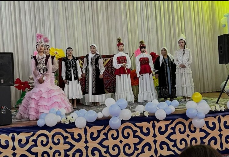 "Өнегелі жеңге,өнерлі қайынсіңілі"